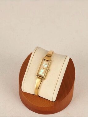 Vintage Gucci 1500L gold plated watch with mother of pearl dial